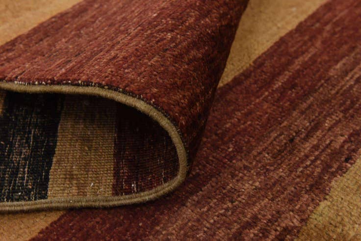 Detail image of 4' 10 x 6' 10 Modern Ziegler Rug