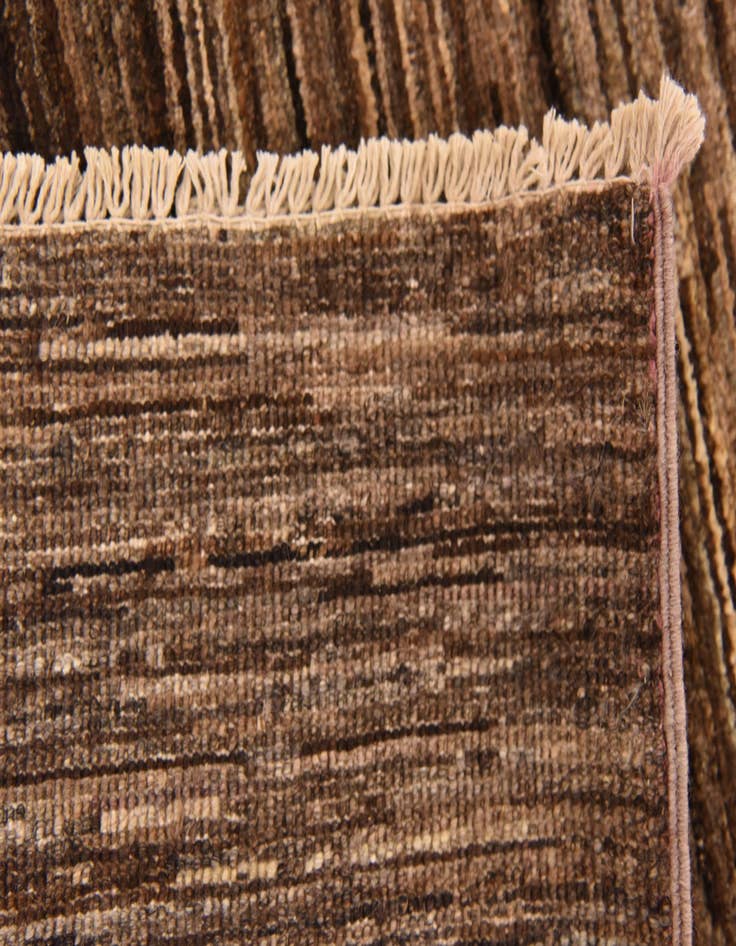 Detail image of 6' 7 x 9' 8  Hand Knotted Modern Ziegler Rug