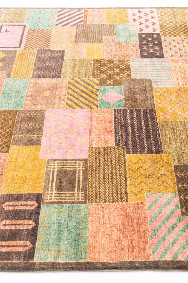 Detail image of 5' 8 x 7' 8 Hand Knotted Modern Ziegler Rug