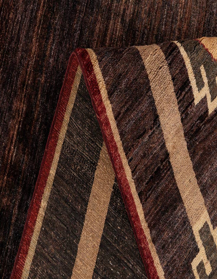 Detail image of 6' 11 x 9' 8  Hand Knotted Modern Ziegler Rug