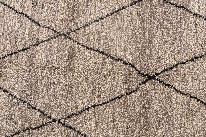 5' x 7' 8 Hand Knotted Moroccan Wool Rug