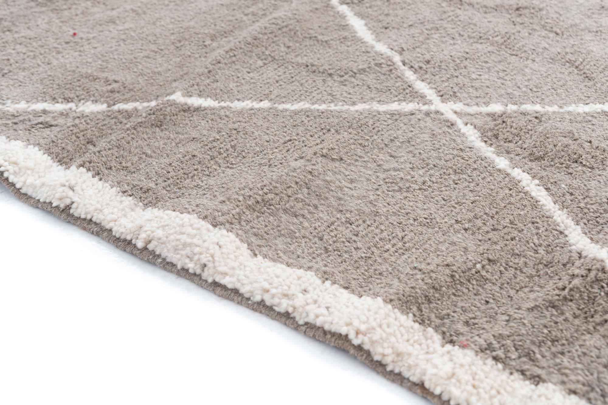 5' x 9' Hand Knotted Moroccan Wool Rug