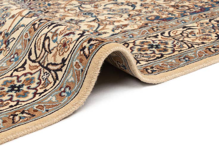 Detail image of 6' 9 x 9' 11 Nain Wool Rug