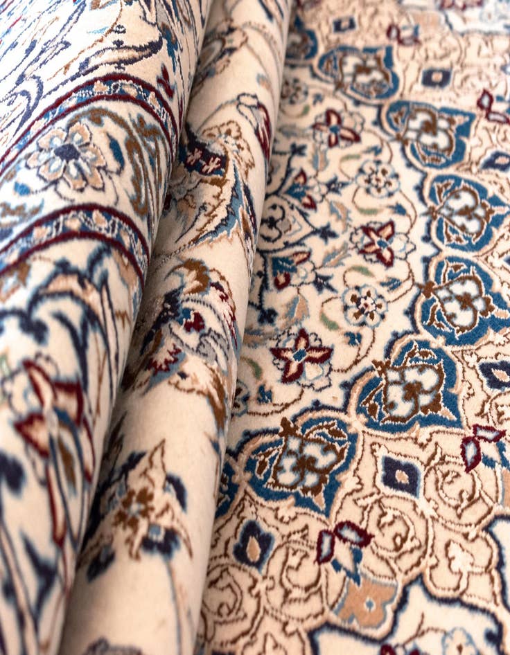 Detail image of 6' 8 x 9' 10 Nain Rug