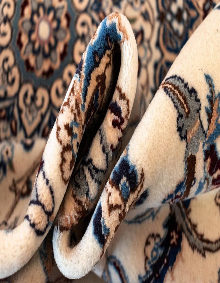 Detail image of 6' 8 x 9' 10 Nain Rug