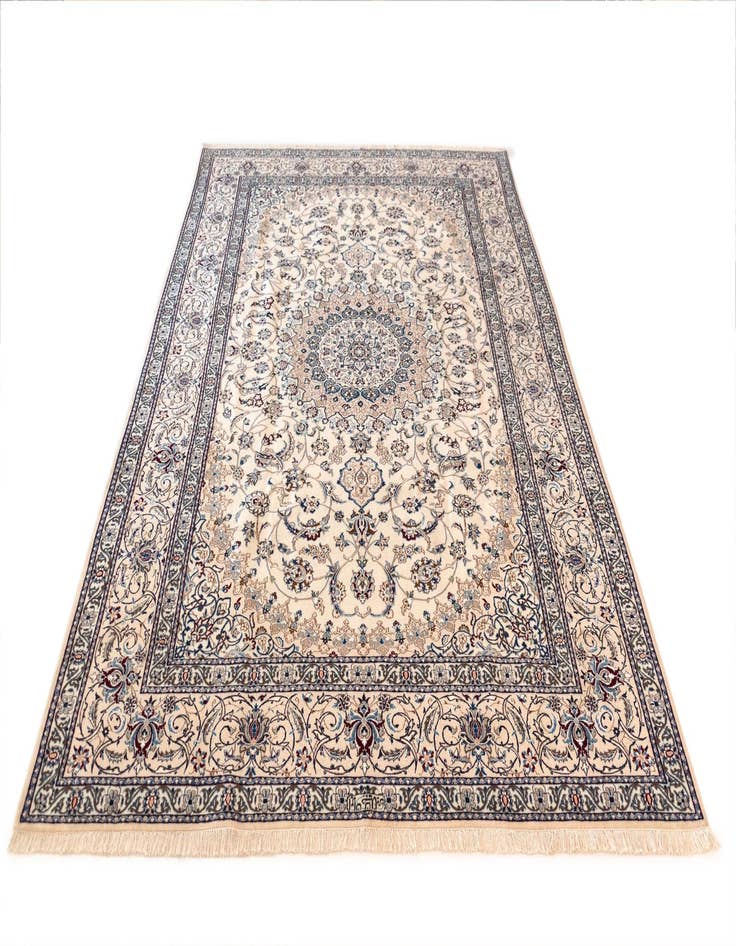 Detail image of 6' 8 x 9' 10 Nain Rug