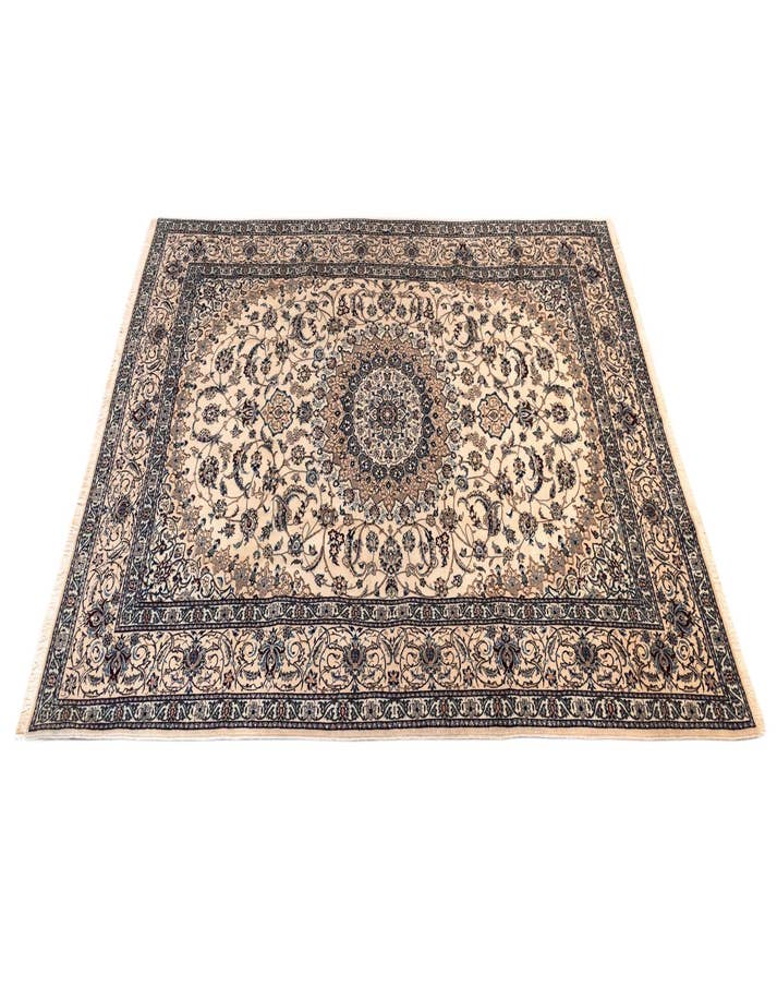 Detail image of 6' 8 x 9' 10 Nain Rug