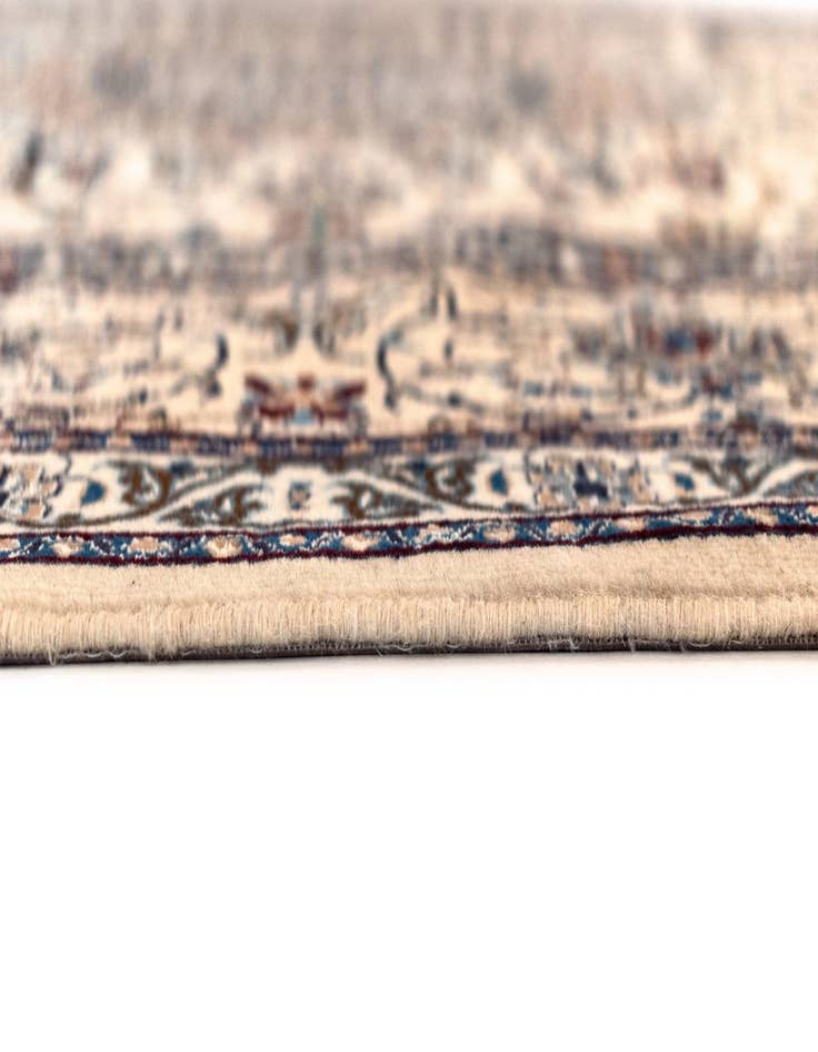 Detail image of 6' 8 x 9' 10 Nain Rug