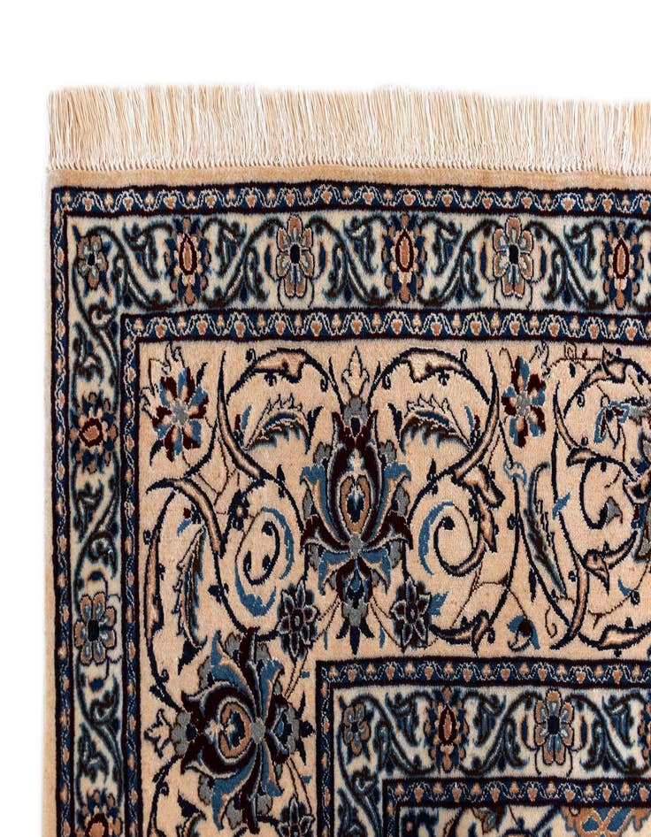 Detail image of 6' 8 x 9' 10 Nain Rug