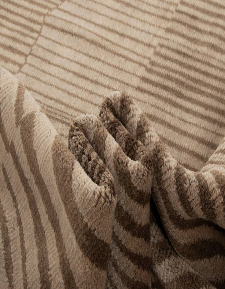 Detail image of 7' 7 x 9' 11  Hand Knotted Nemoh Wool Rug