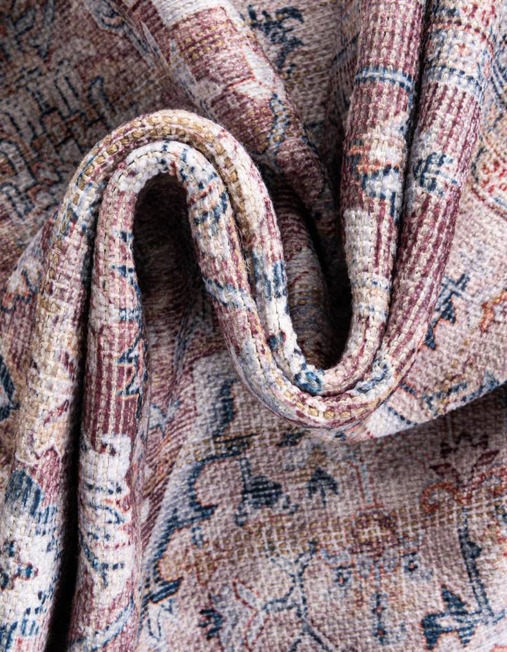 Detail image of 3' 3 x 5' 3 Nostalgia Rug