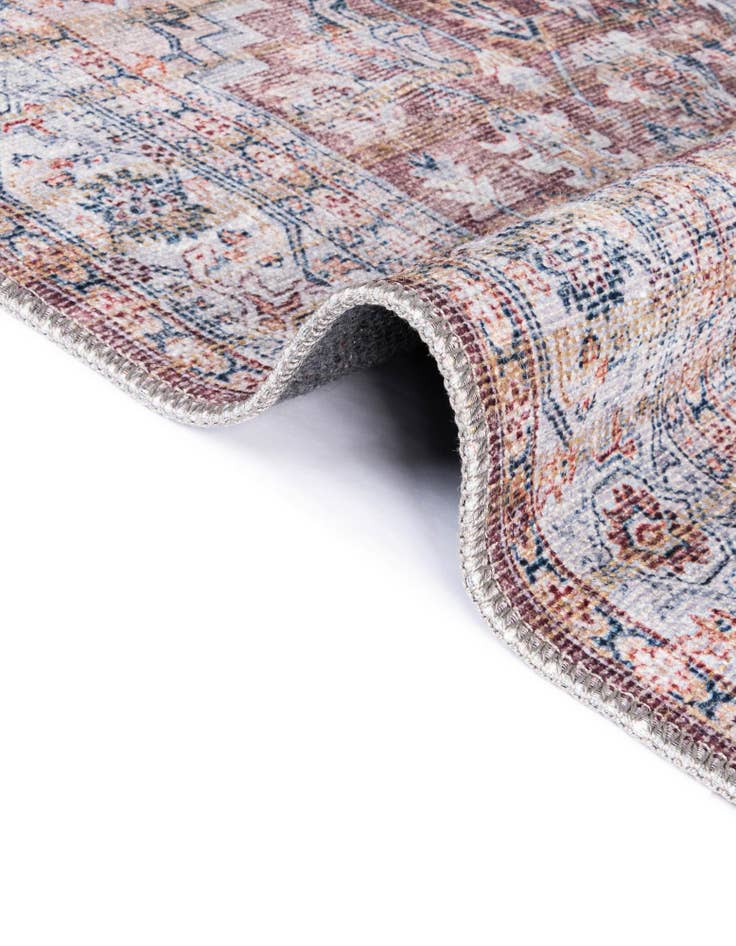 Detail image of 3' 3 x 5' 3 Nostalgia Rug