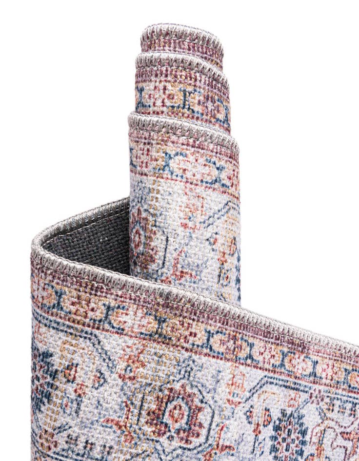 Detail image of 3' 3 x 5' 3 Nostalgia Rug