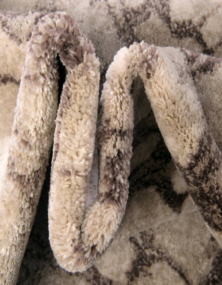 Detail image of 5' x 8' Oasis Rug