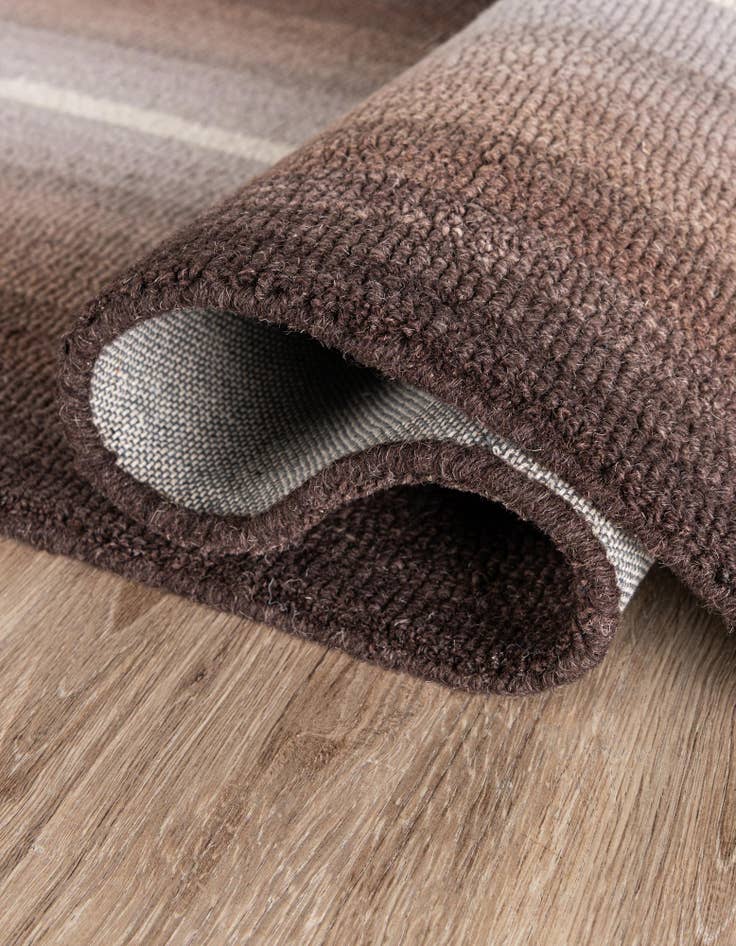 Detail image of 4' 1 x 6' 1 Ombre Wool Rug