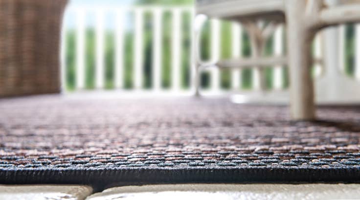 Detail image of 8' x 11' 4 Easy-Clean Border Indoor / Outdoor Rug