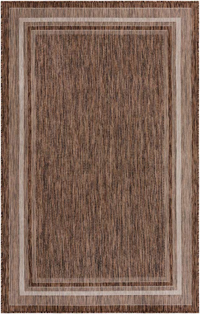 5' 3 x 8' Easy-Clean Border Indoor / Outdoor Rug