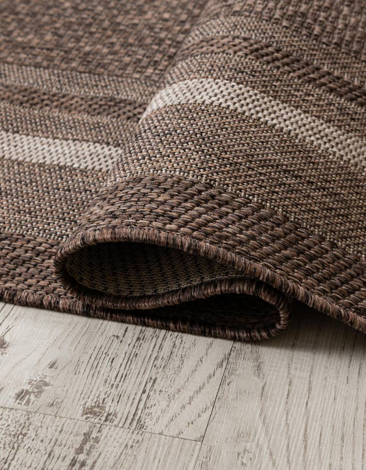 Detail image of 7' 10 x 10' Easy-Clean Border Indoor / Outdoor Rug
