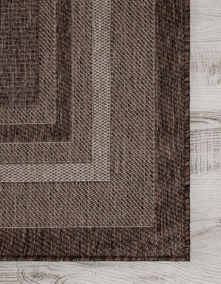 7' 10 x 10' Easy-Clean Border Indoor / Outdoor Rug