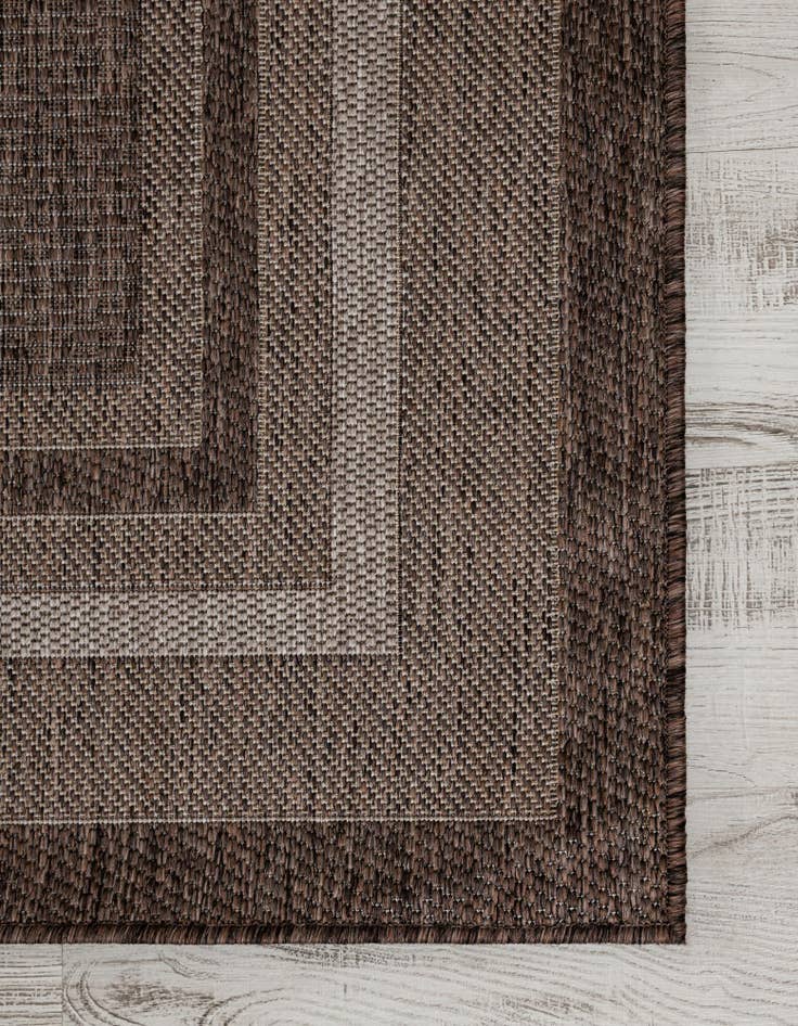 Detail image of 7' 10 x 10' Easy-Clean Border Indoor / Outdoor Rug