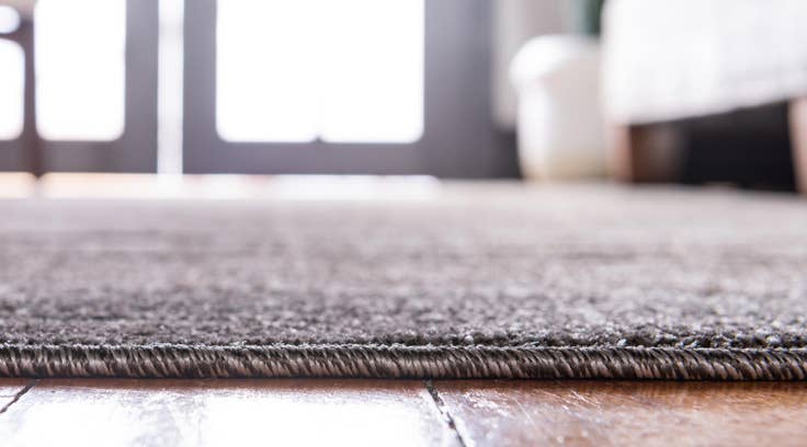 Detail image of 5' x 8' Easy-Clean Border Indoor / Outdoor Rug
