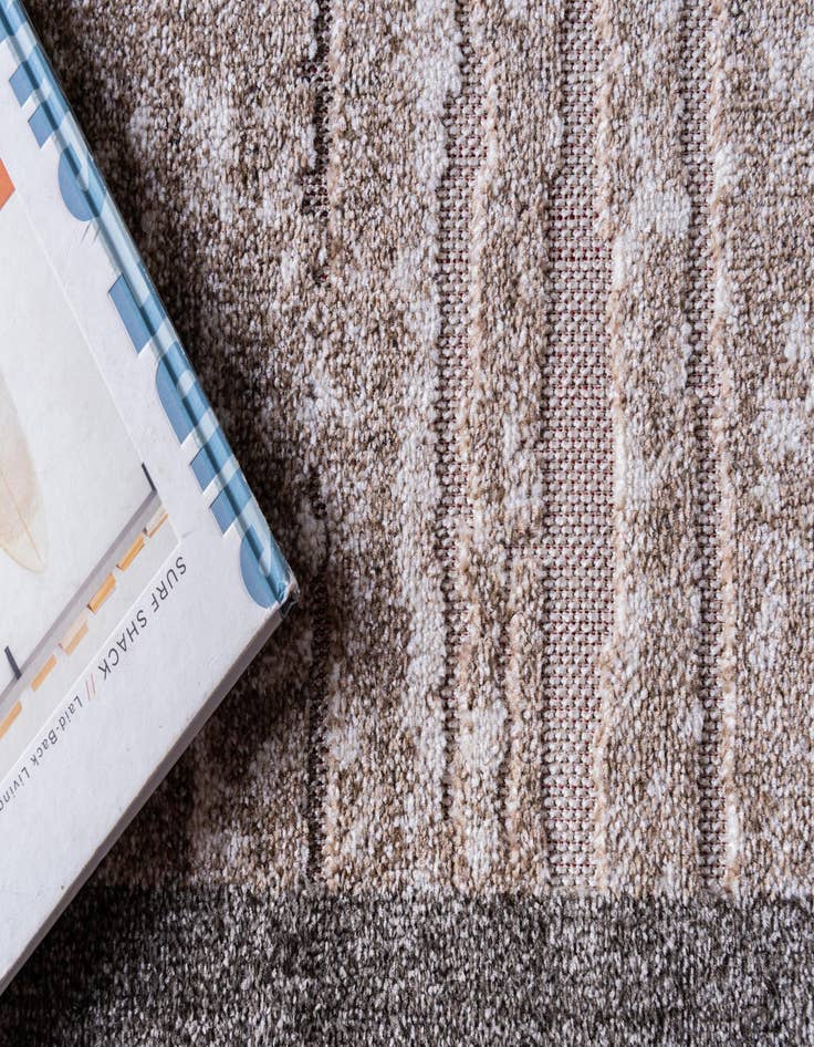 Detail image of 8' x 10' Easy-Clean Border Indoor / Outdoor Rug