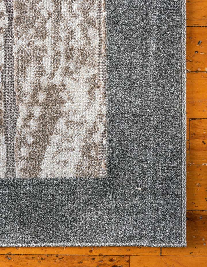 8' x 10' Easy-Clean Border Indoor / Outdoor Rug