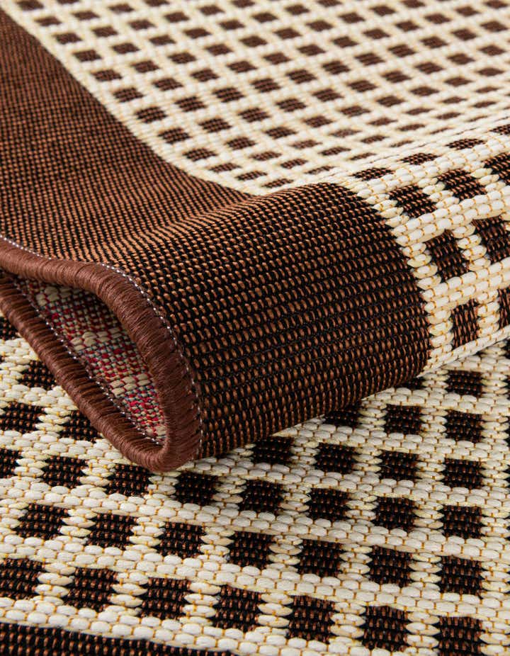 5' x 7' Easy-Clean Border Indoor / Outdoor Rug