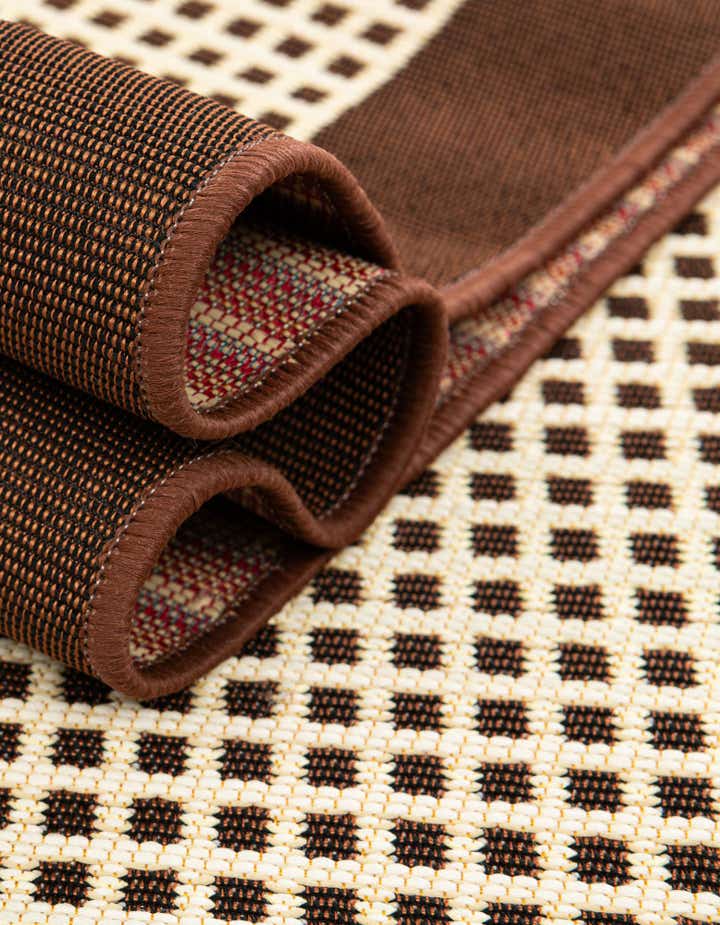 5' x 7' Easy-Clean Border Indoor / Outdoor Rug