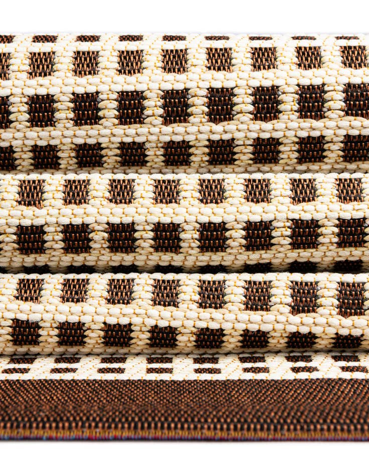 Detail image of 6' x 9' Easy-Clean Border Indoor / Outdoor Rug
