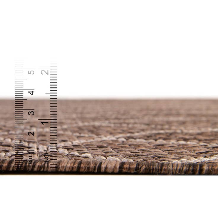 Detail image of 10' x 14' Easy-Clean Lattice Indoor / Outdoor Rug