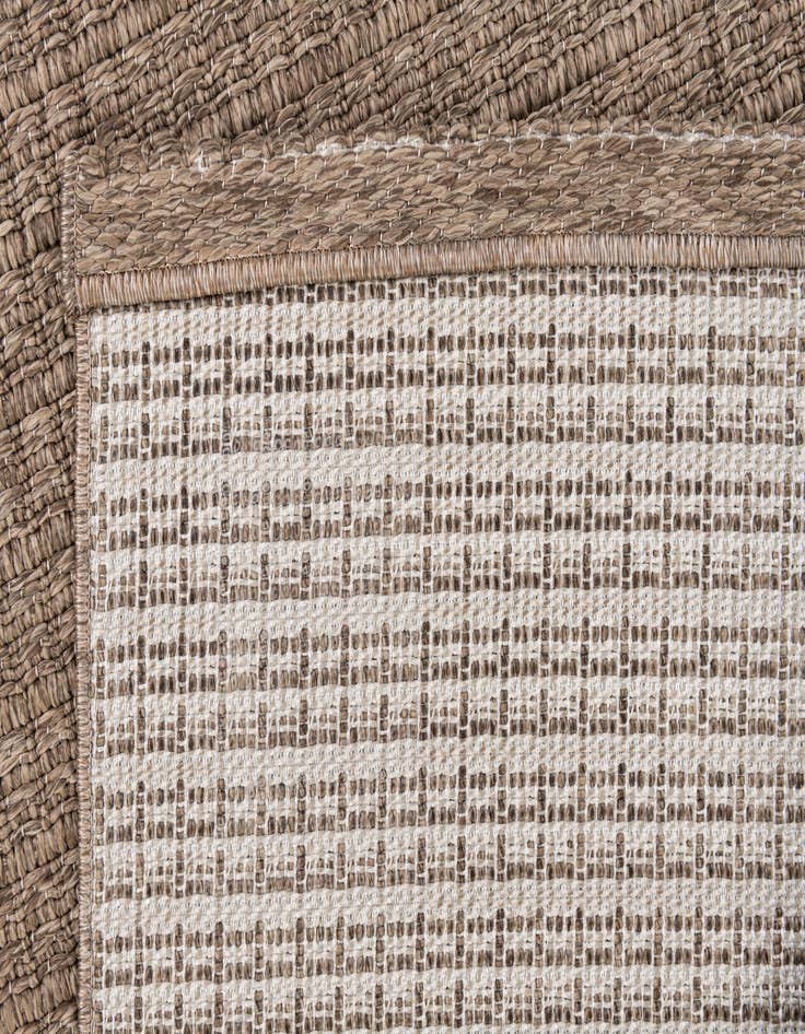 Detail image of 4' 8 x 7' 5 Easy-Clean Modern Indoor / Outdoor Rug