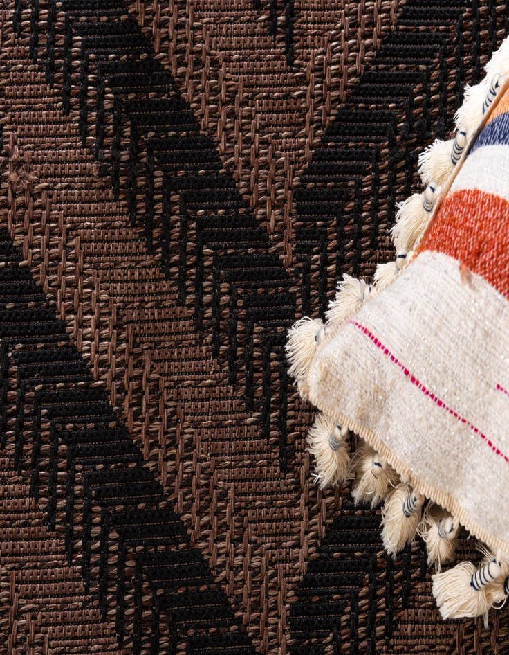 Detail image of 7' x 10'  Washable Modern Indoor / Outdoor Rug