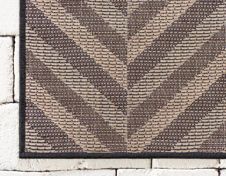 Detail image of 5' 3 x 8' Easy-Clean Modern Indoor / Outdoor Rug