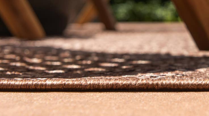 Detail image of 7' x 10' Easy-Clean Modern Indoor / Outdoor Rug