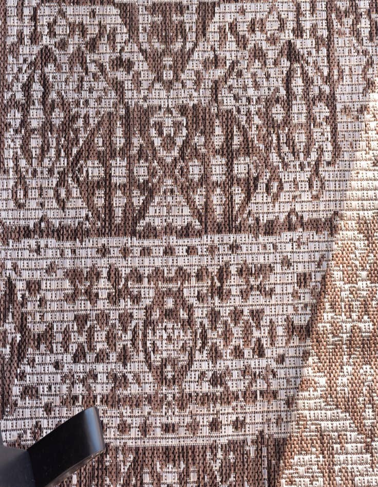 Detail image of 8' x 11' 4  Washable Traditional Indoor / Outdoor Rug