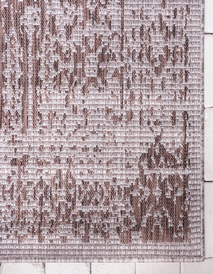 Detail image of 8' x 11' 4  Washable Traditional Indoor / Outdoor Rug