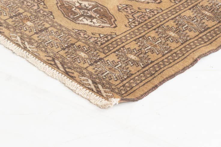 Detail image of 4' 2 x 5' 11 Pakistan Rug