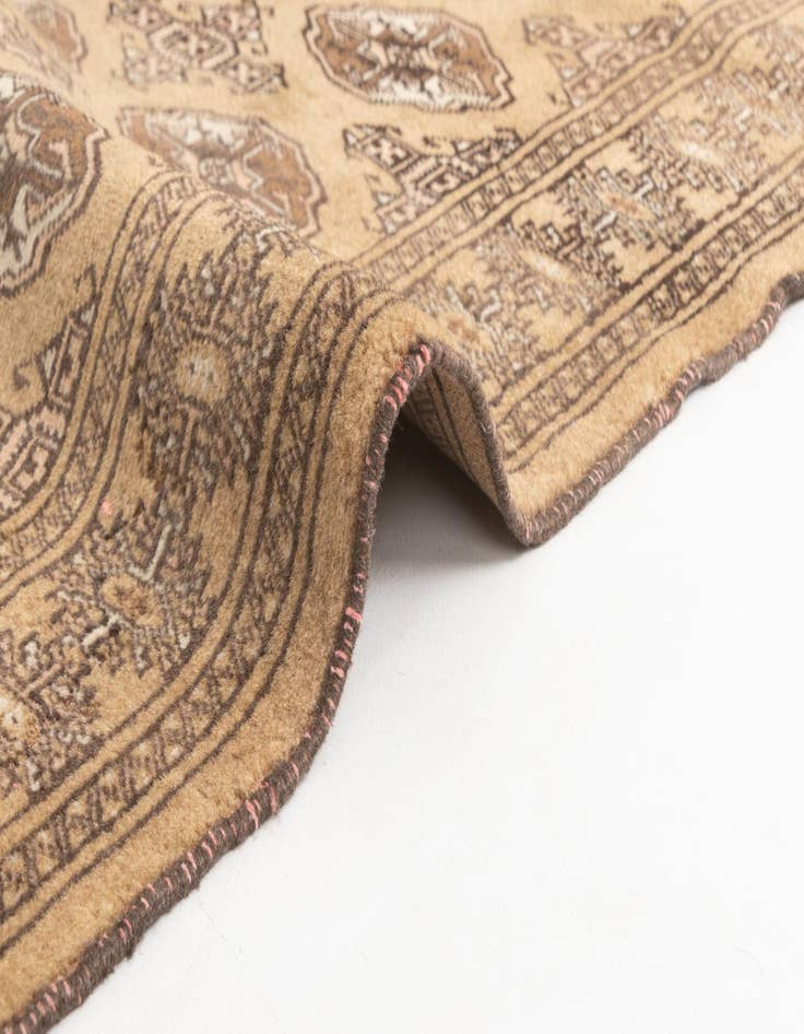 Detail image of 4' 2 x 5' 11 Pakistan Rug