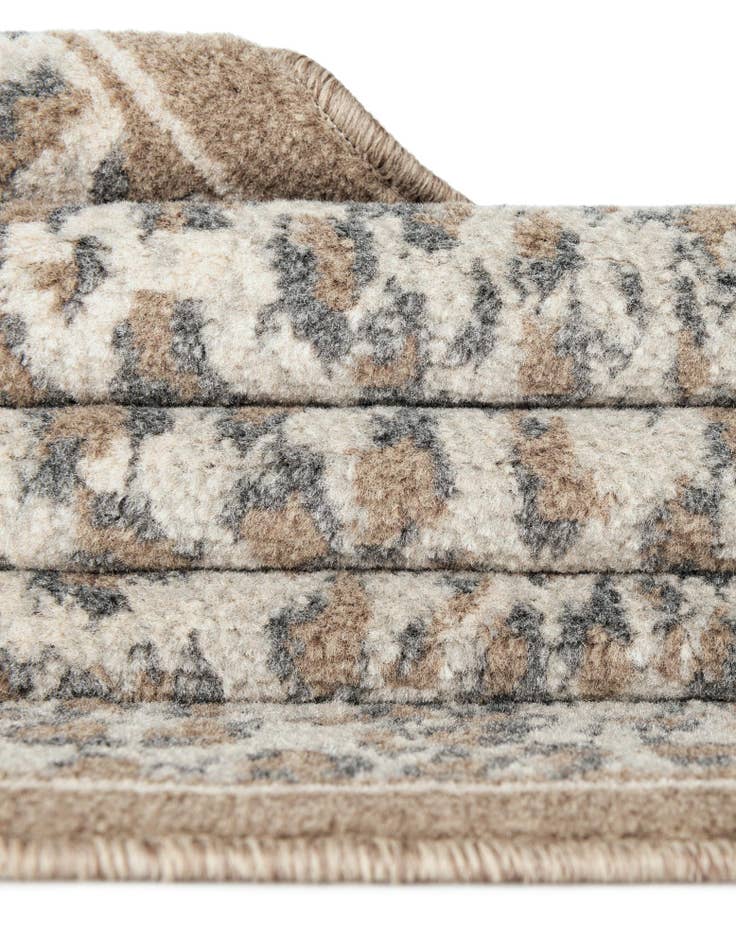 Detail image of 7' 10 x 10' Safari Rug