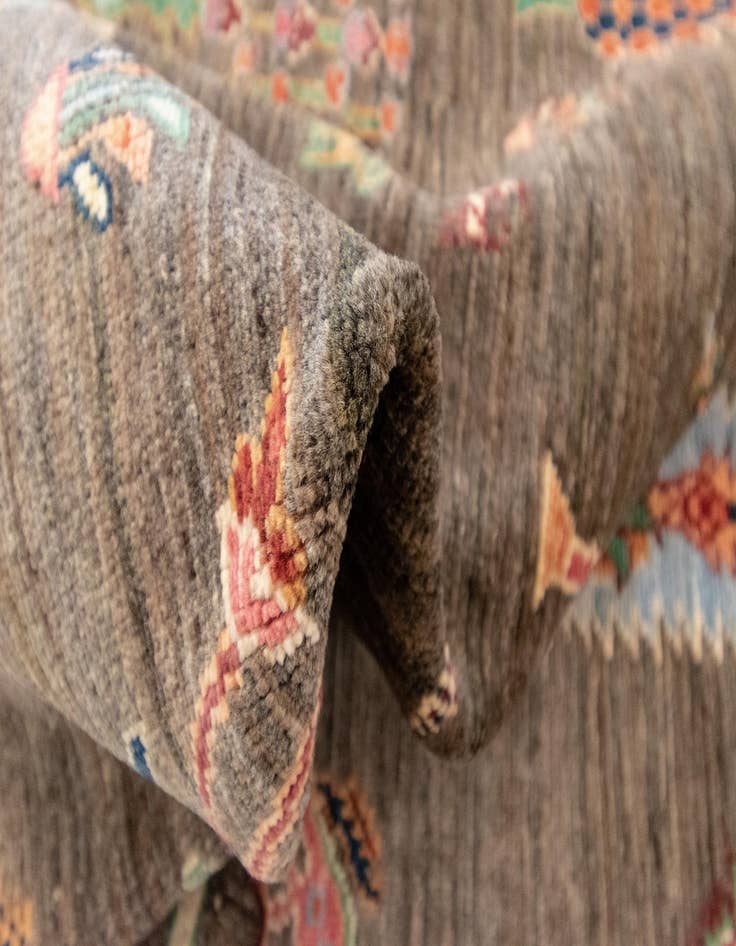 Detail image of 8' 1 x 10' Samarkand Wool Rug