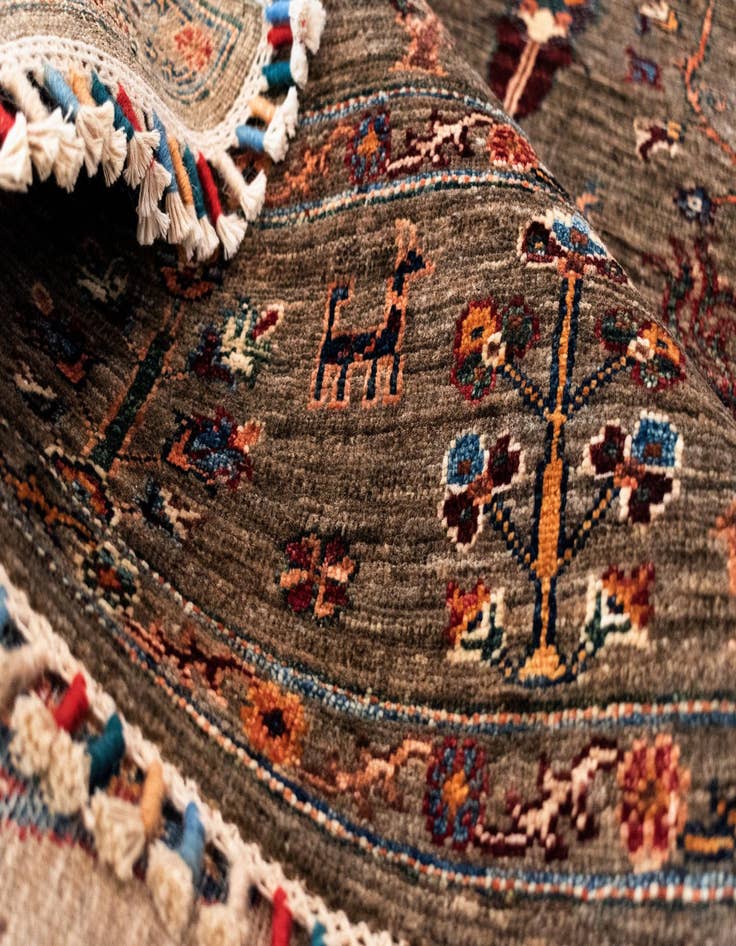 Detail image of 5' 10 x 7' 11 Samarkand Wool Rug