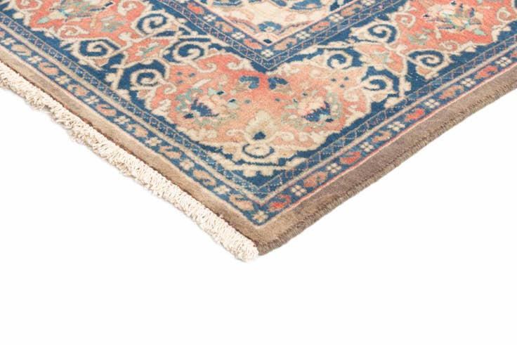 Detail image of 4' 4 x 7' 1 Sarough Rug