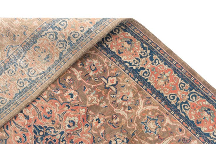 Detail image of 4' 4 x 7' 1 Sarough Rug