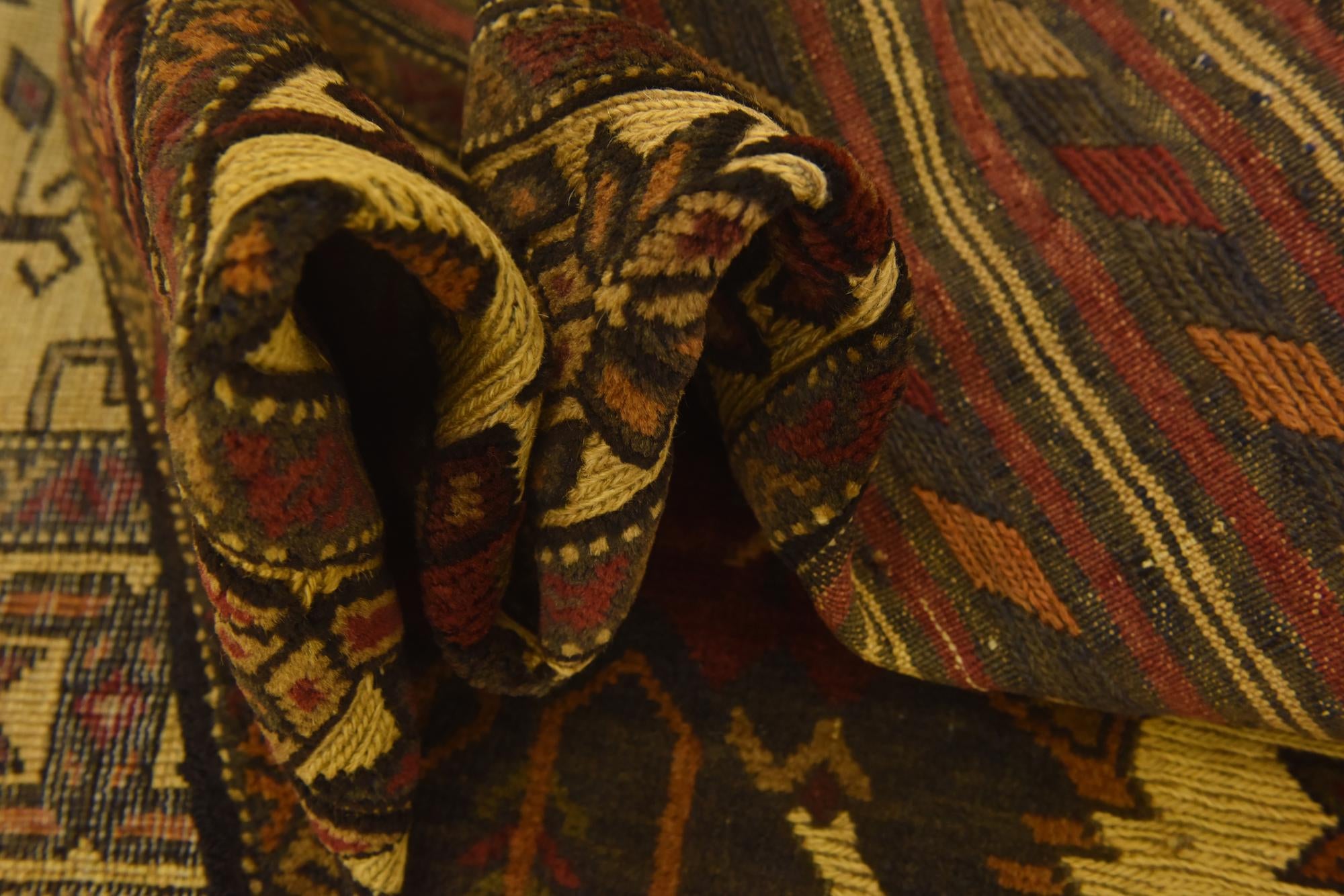4' 4 x 6' Hand Knotted Sumak Wool Rug