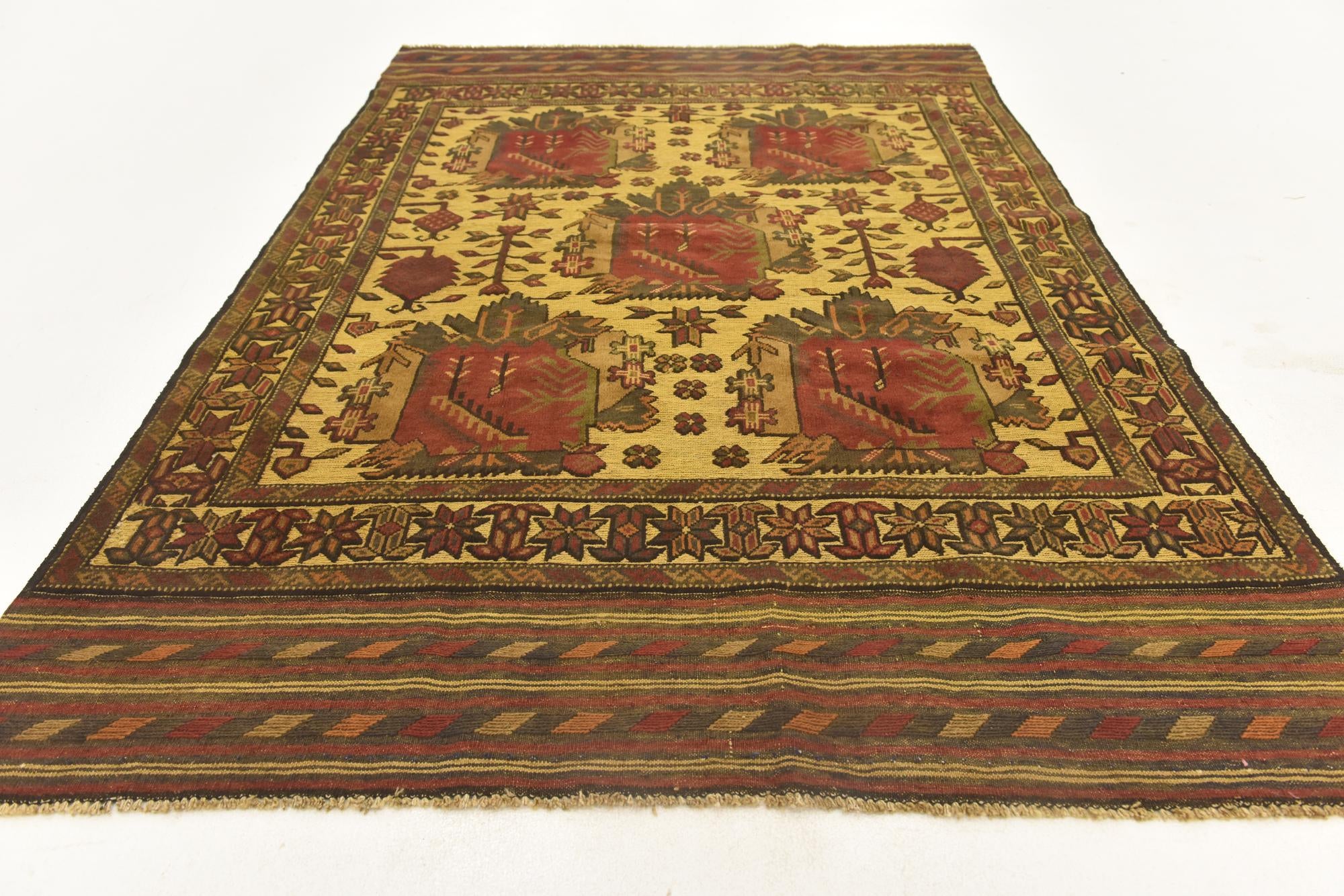 4' 4 x 6' Hand Knotted Sumak Wool Rug