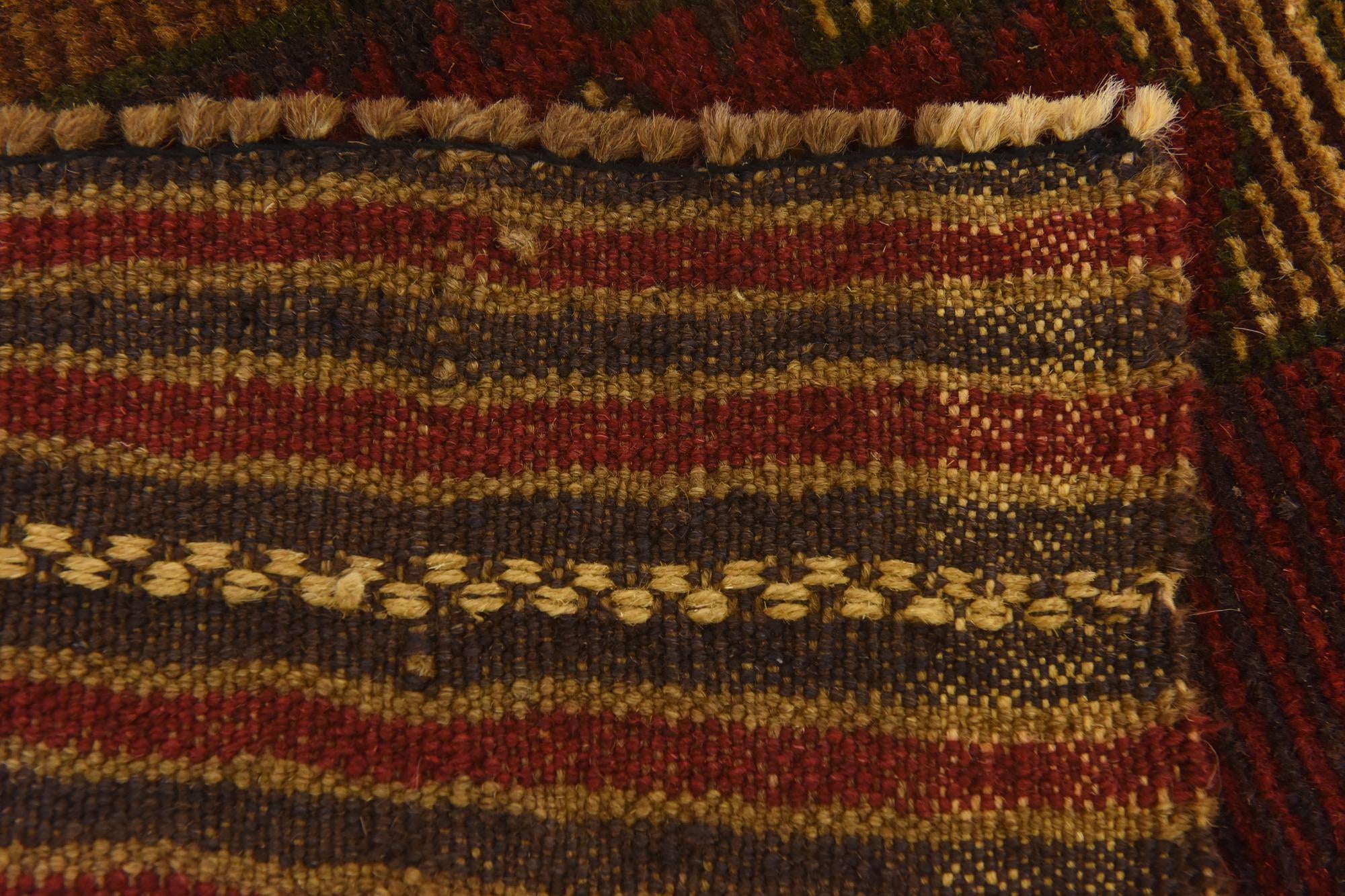 2' 10 x 4' 8 Hand Knotted Sumak Wool Rug