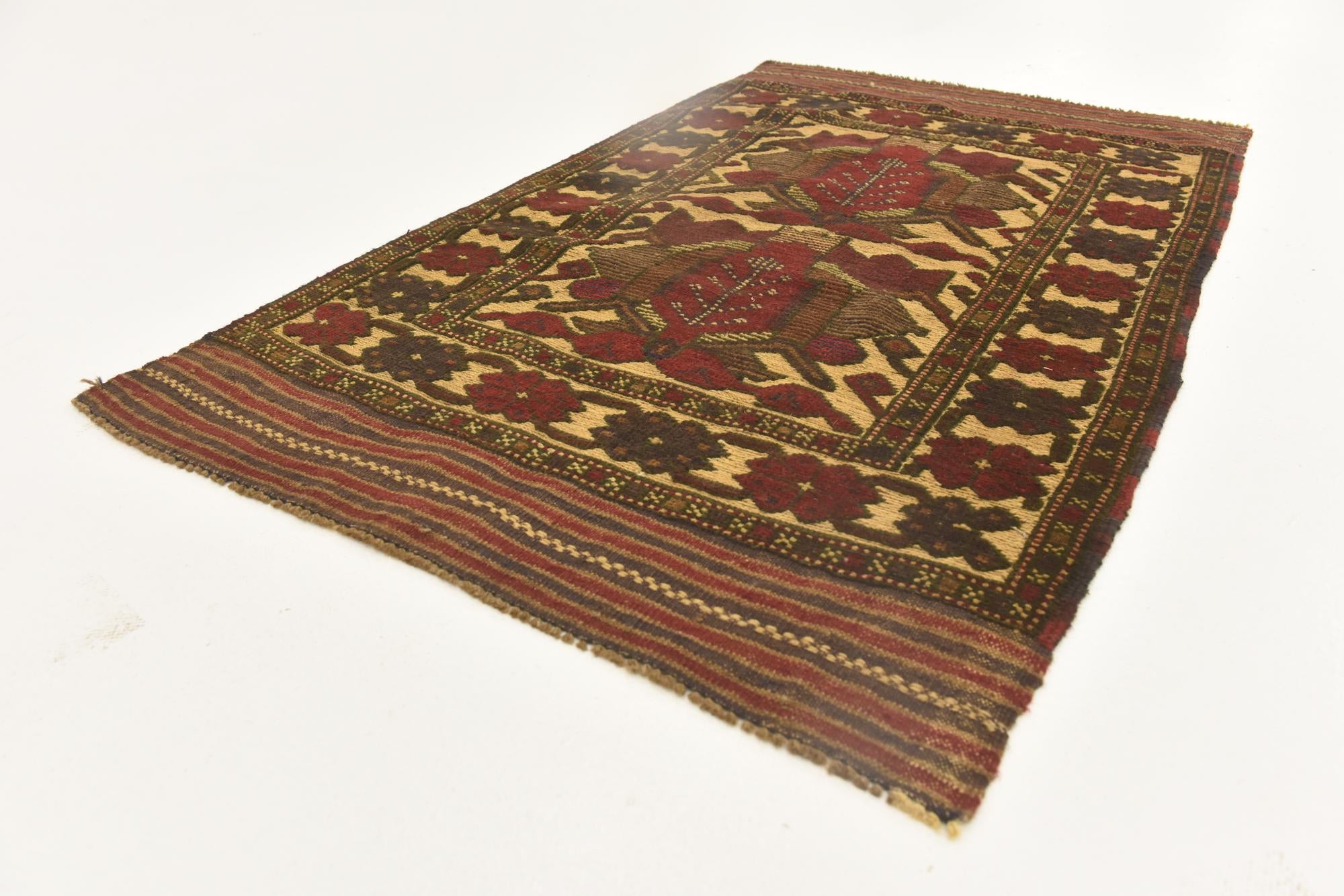 2' 10 x 4' 8 Hand Knotted Sumak Wool Rug