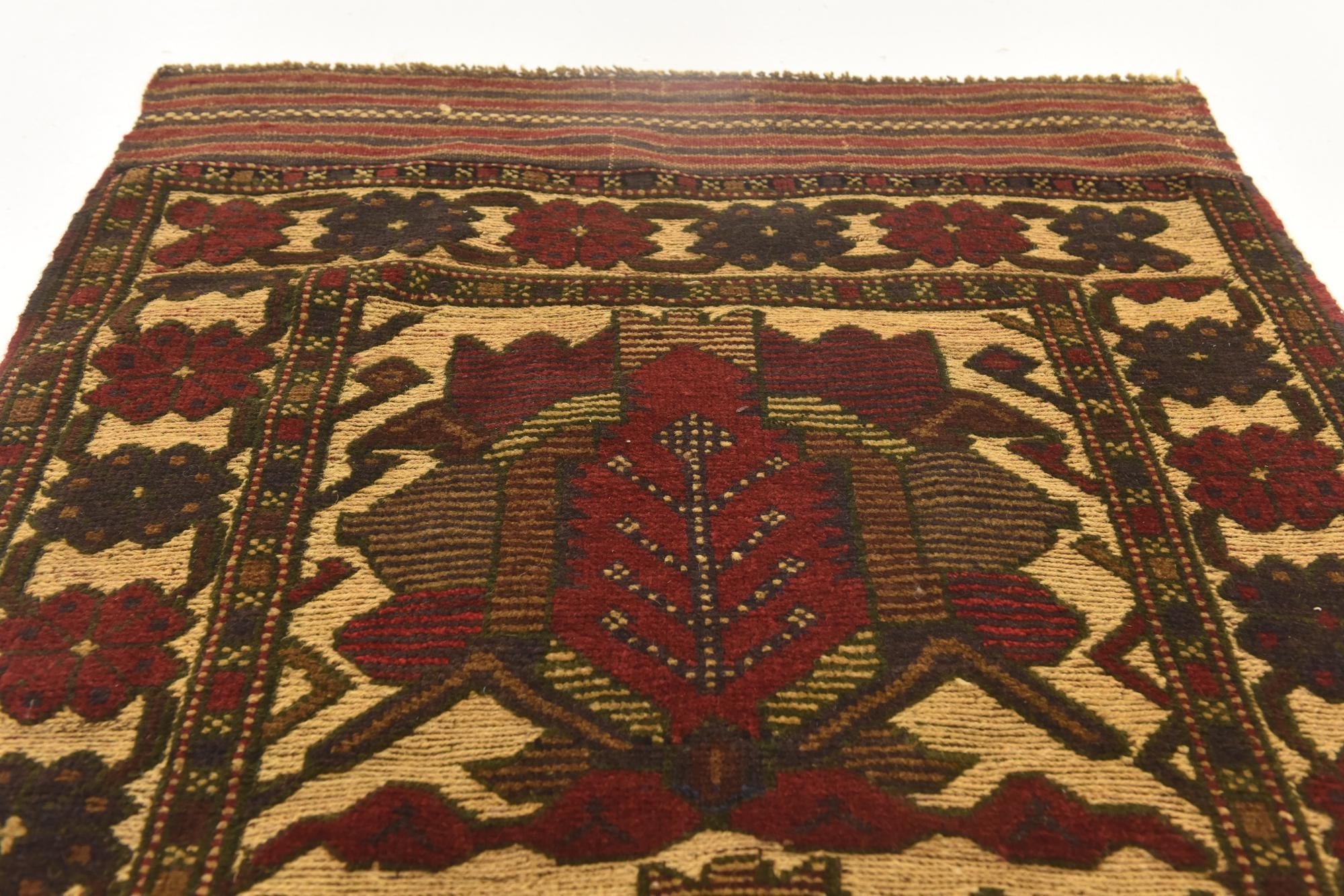 2' 10 x 4' 8 Hand Knotted Sumak Wool Rug