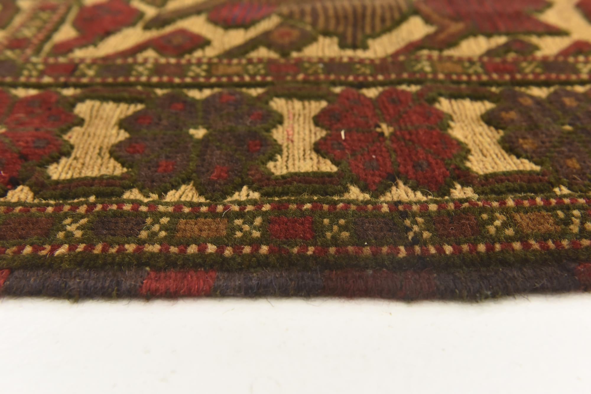 2' 10 x 4' 8 Hand Knotted Sumak Wool Rug